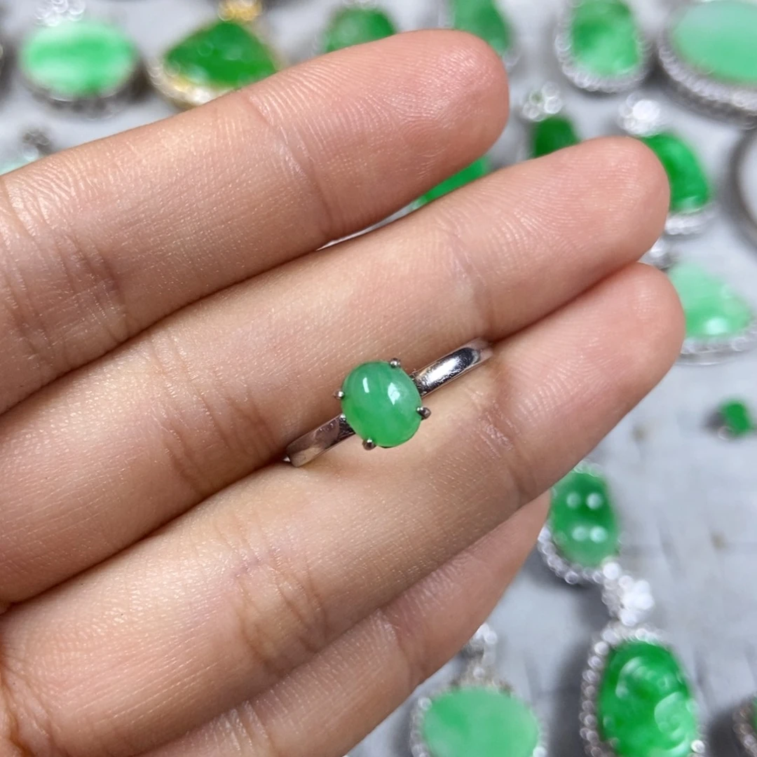 颈饰未镶嵌翡翠蛋面