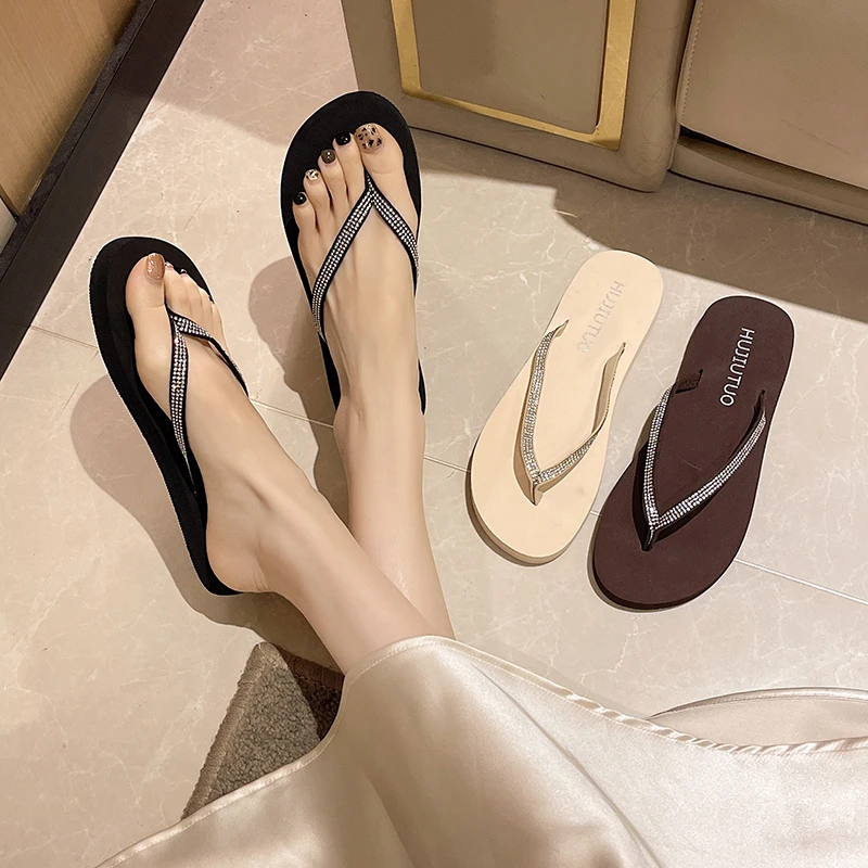 2025年夏季新款时尚水钻人字拖女外穿海边防滑沙滩度假人字拖鞋女
