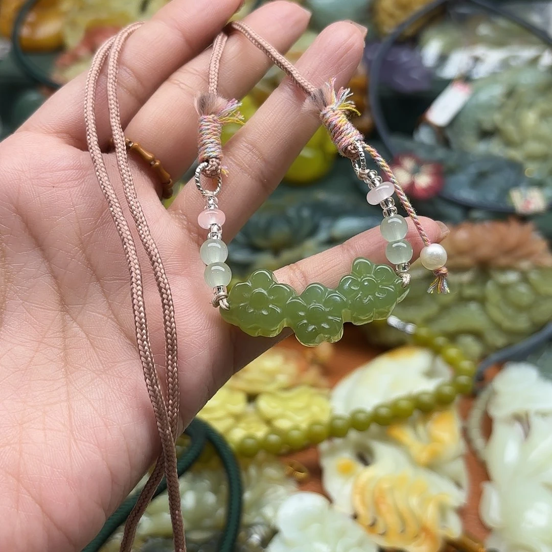 蛇纹石玉未镶嵌吊坠