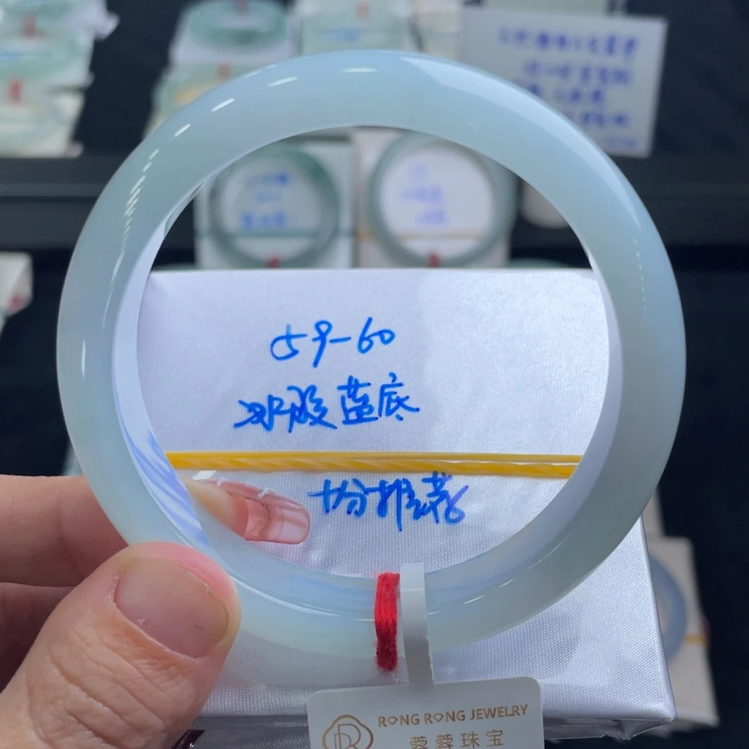 翡翠手镯未镶嵌翡翠手镯