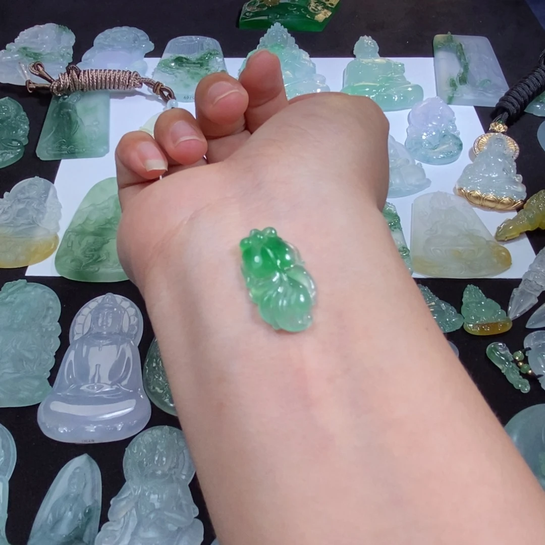 8***8散珠翡翠锦鲤附体缅甸翡翠