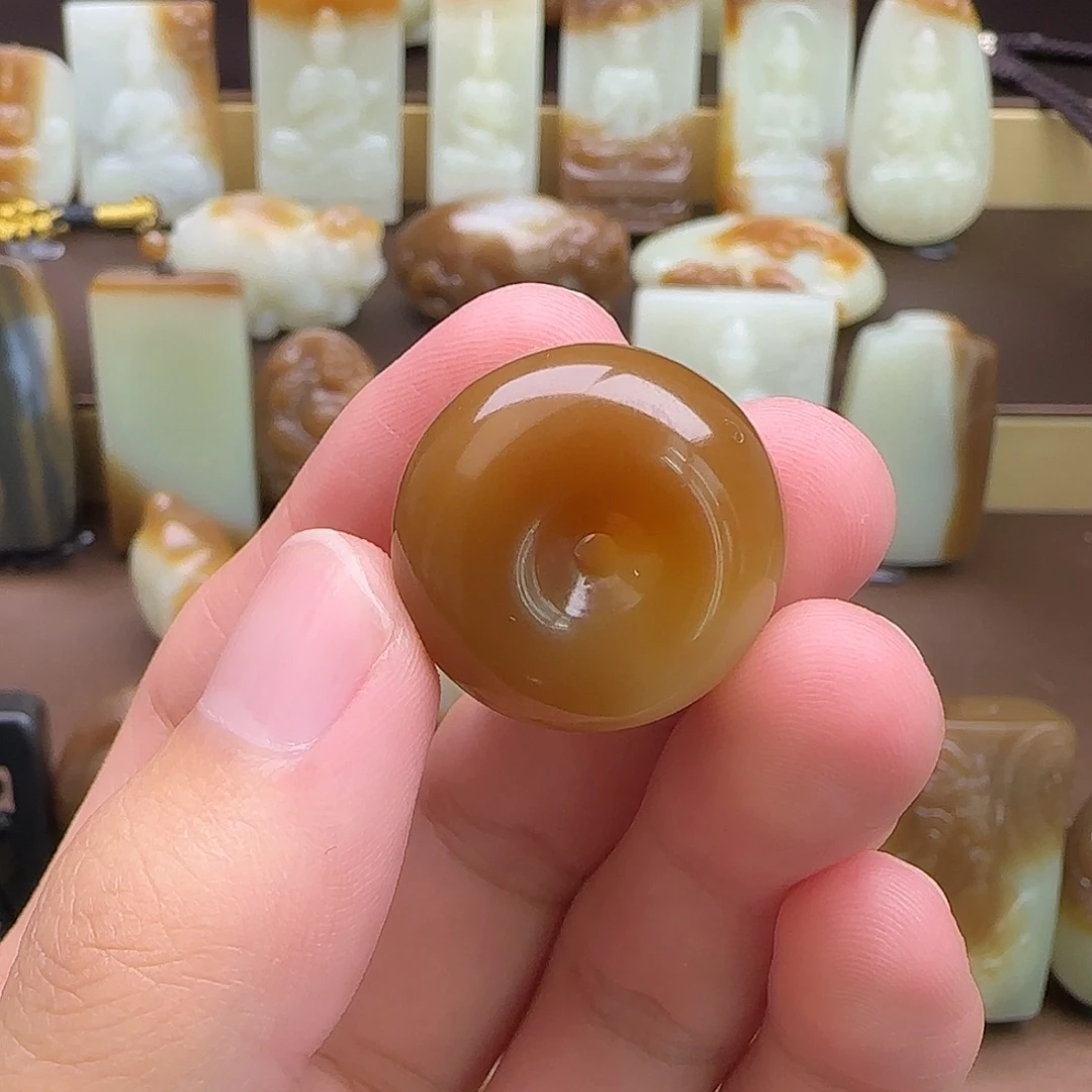 斌***哥和田玉（糖玉）未镶嵌颈饰