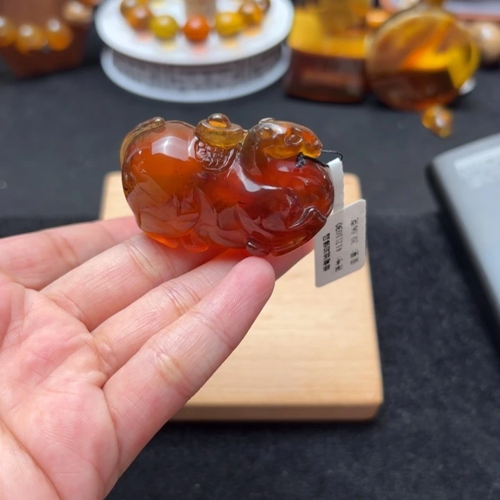 琥珀未镶嵌珠宝奇石