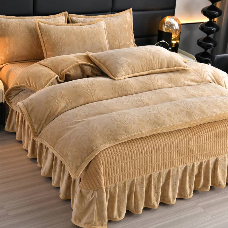 雕花牛奶绒四件套床盖款2025新款冬季加厚法兰珊瑚绒被套夹棉床裙
