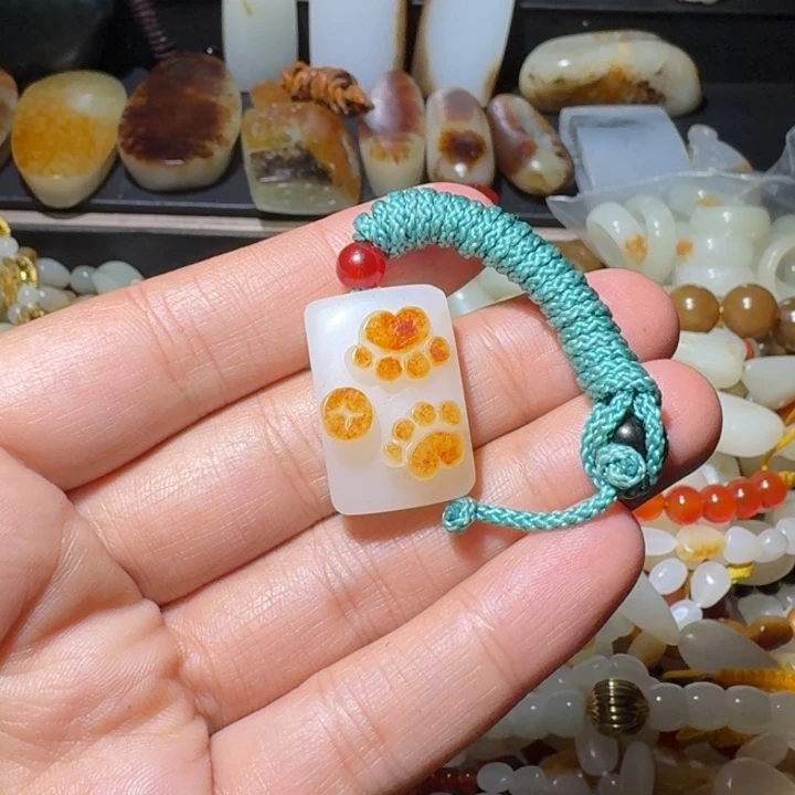 和田玉未镶嵌吊坠(赠链)