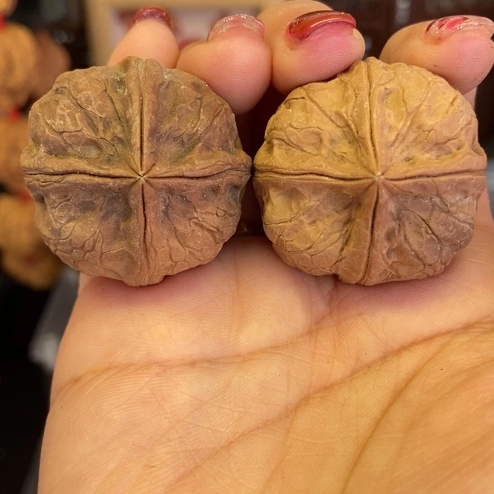 风***云文玩核桃吊坠南瓜四棱有沙眼不退不换