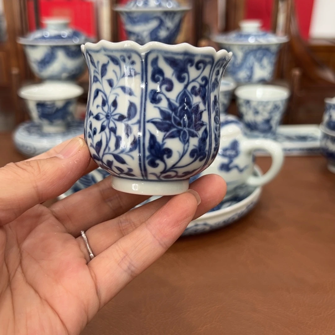 大***街手绘青花花卉主人杯