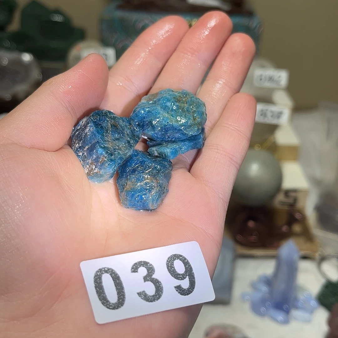 未镶嵌水晶大型摆件（非配饰）