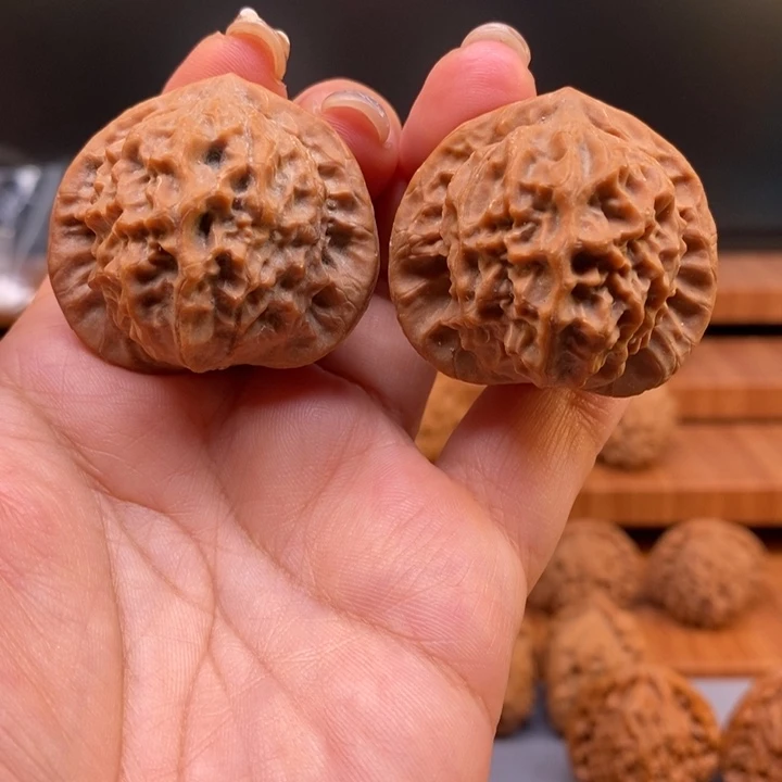 爷***叔吊坠文玩核桃38瓷娃娃