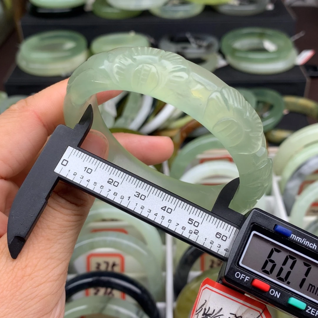 蛇纹石玉未镶嵌手镯388