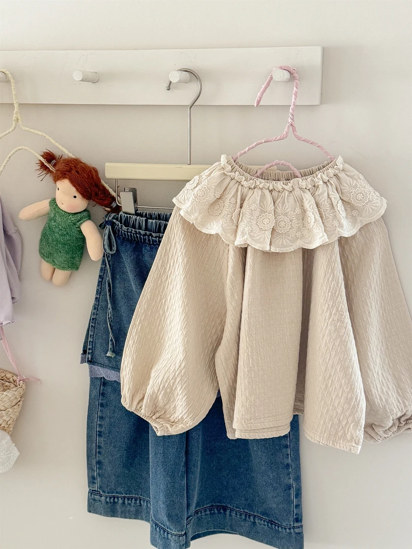 2025春季新品儿童洋气纯色翻领立体蕾丝花边领女童套头上衣娃娃衫