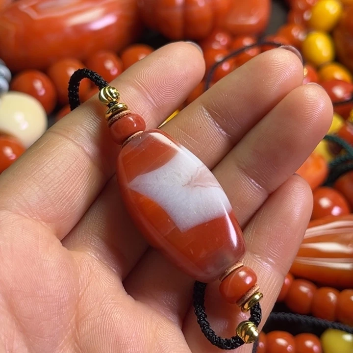 颈饰琉璃勇*琉璃………..