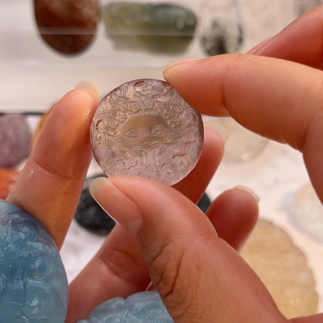 水晶颈饰未镶嵌Y****?紫黄九尾改钱币