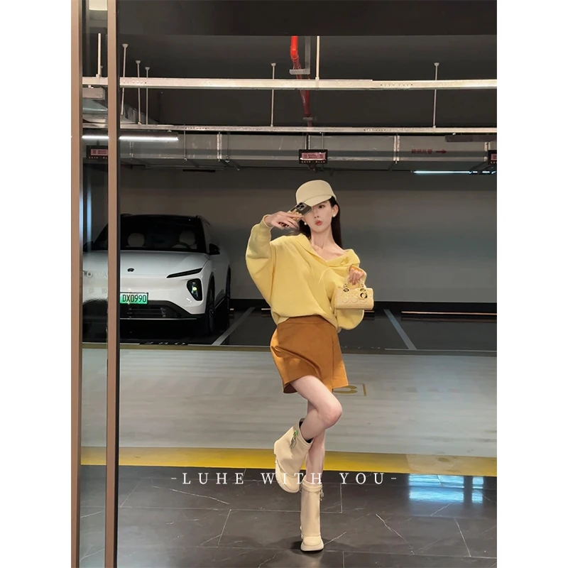 LUHE【克拉恋人】hehe私服~绵羊毛一字肩带胸针针织衫+牛皮绒裙裤