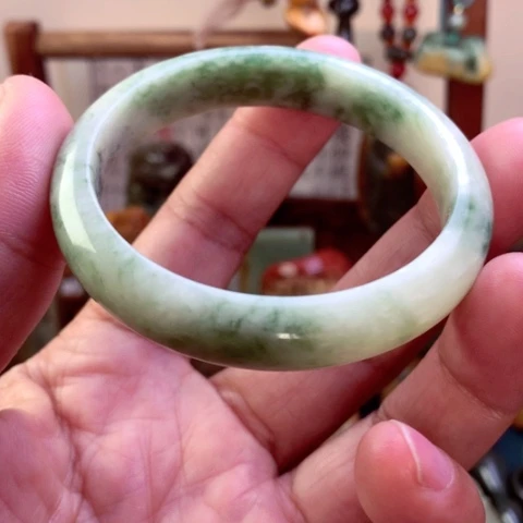 蛇纹石玉手镯未镶嵌郑*头