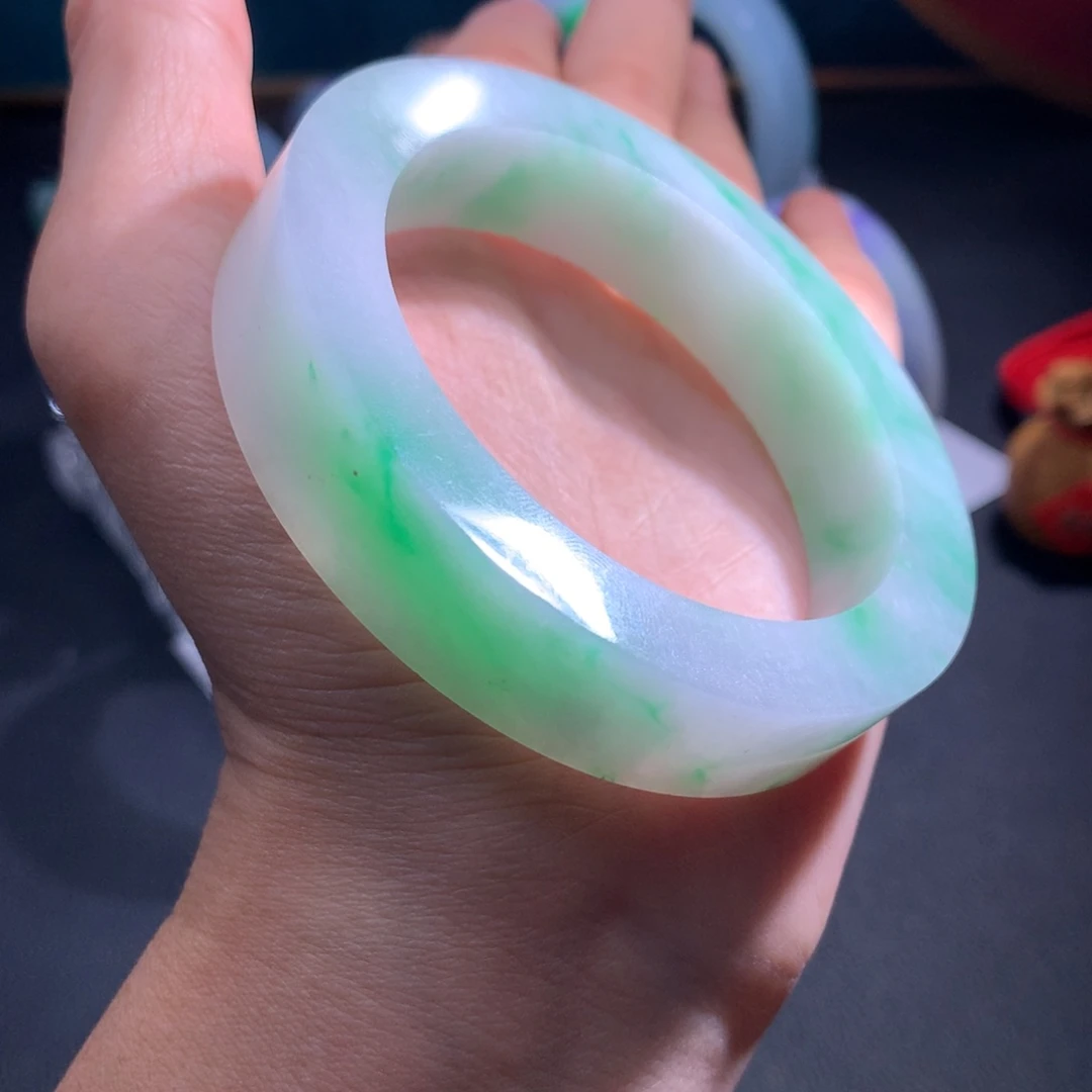 未镶嵌翡翠手镯定制翡翠