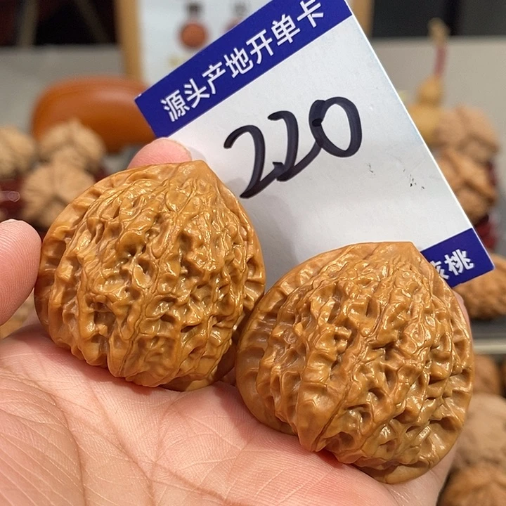 文玩核桃把件39金牛220号