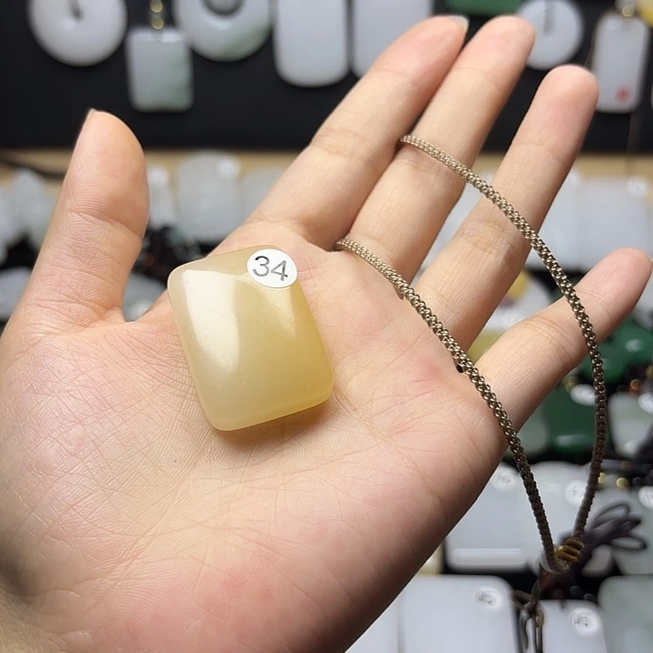 石英岩玉未镶嵌颈饰