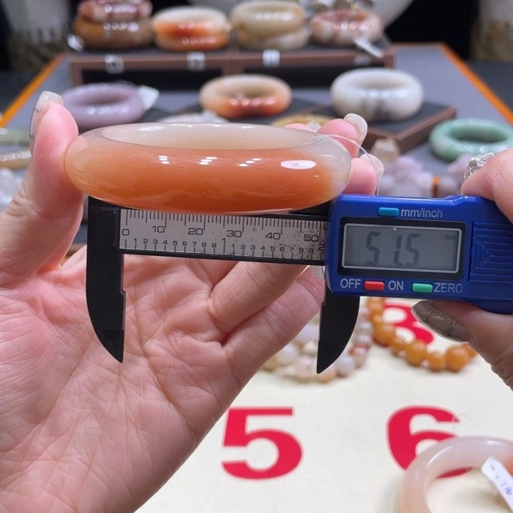 未镶嵌手镯石英质玉