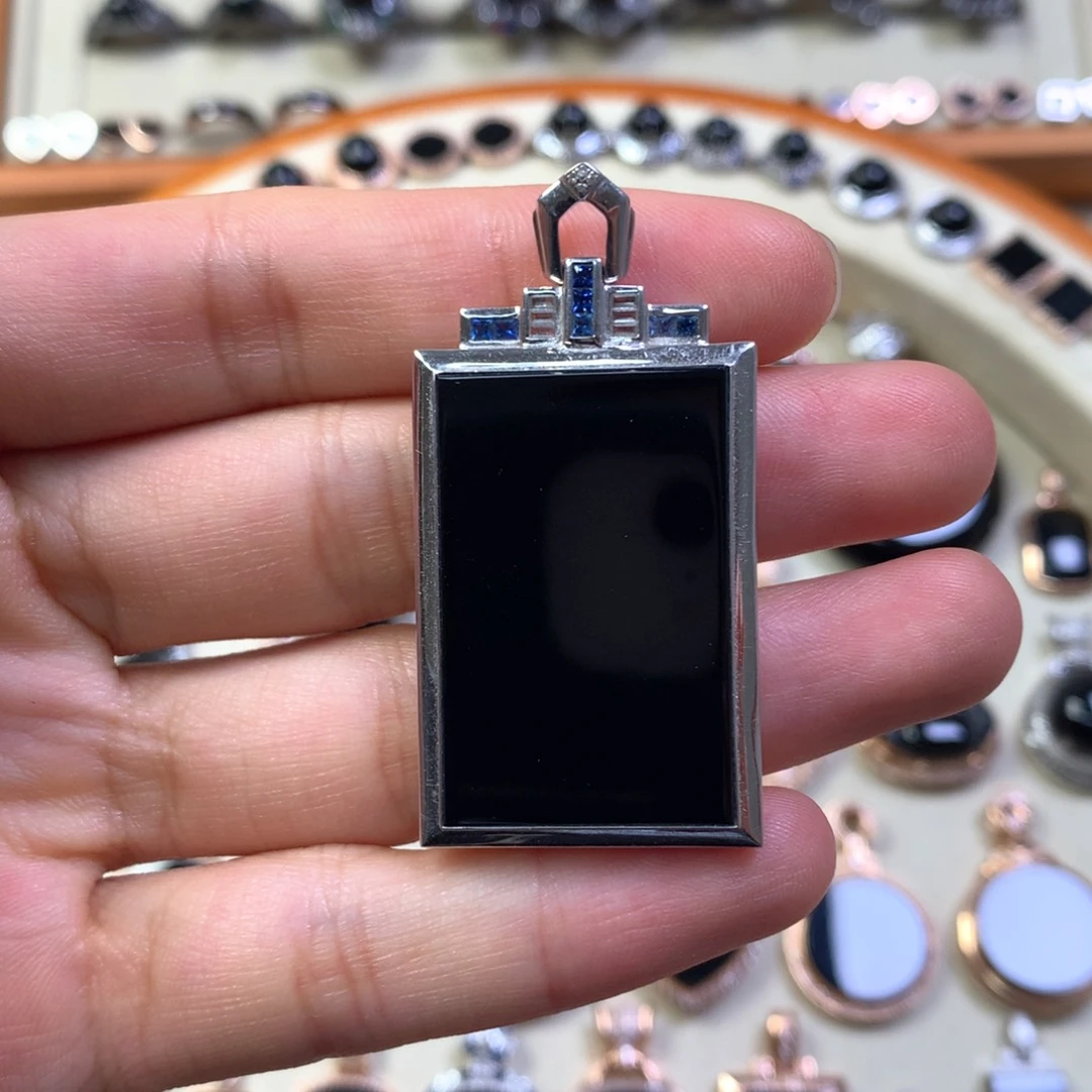 颈饰18K金镶嵌翡翠