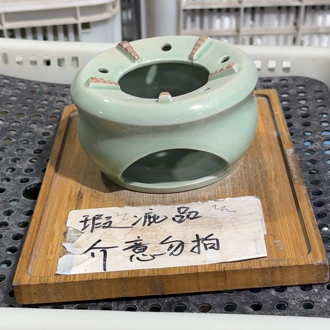 微瑕疵介意勿拍陶瓷器皿M