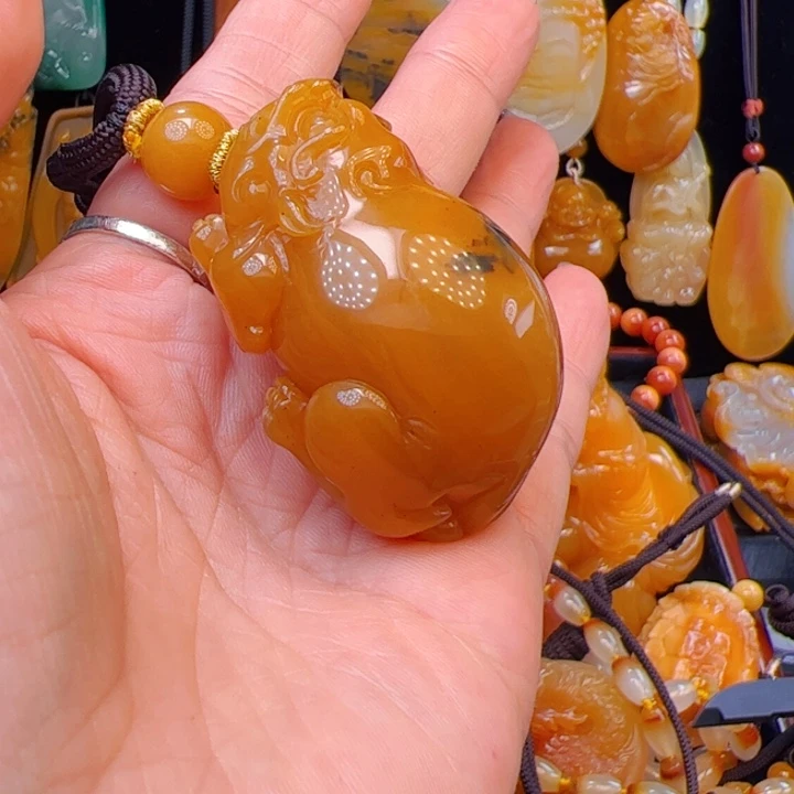 石英质玉（黄龙玉）合金颈饰