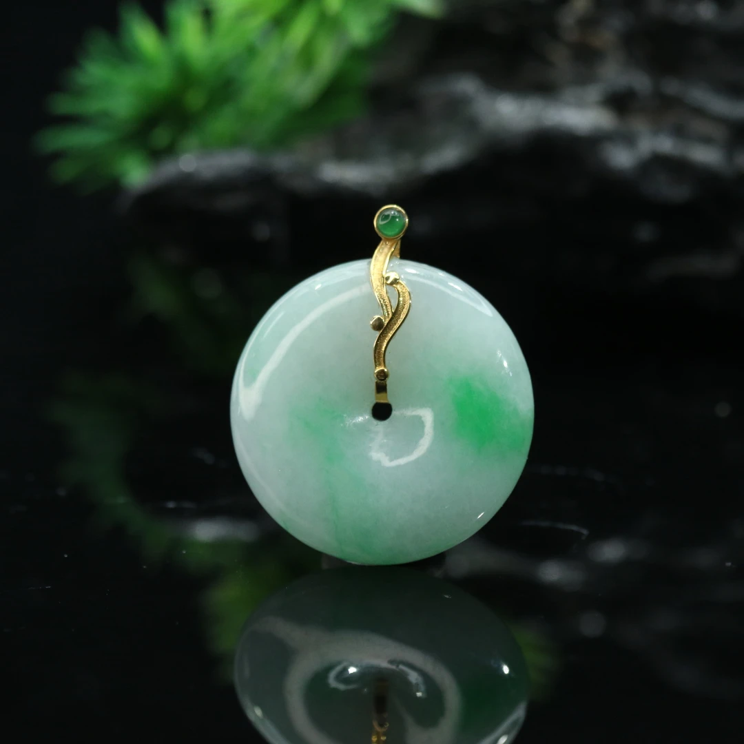 6天然缅甸翡翠A货18k平安扣吊坠/300281/上海嘉禾拍卖