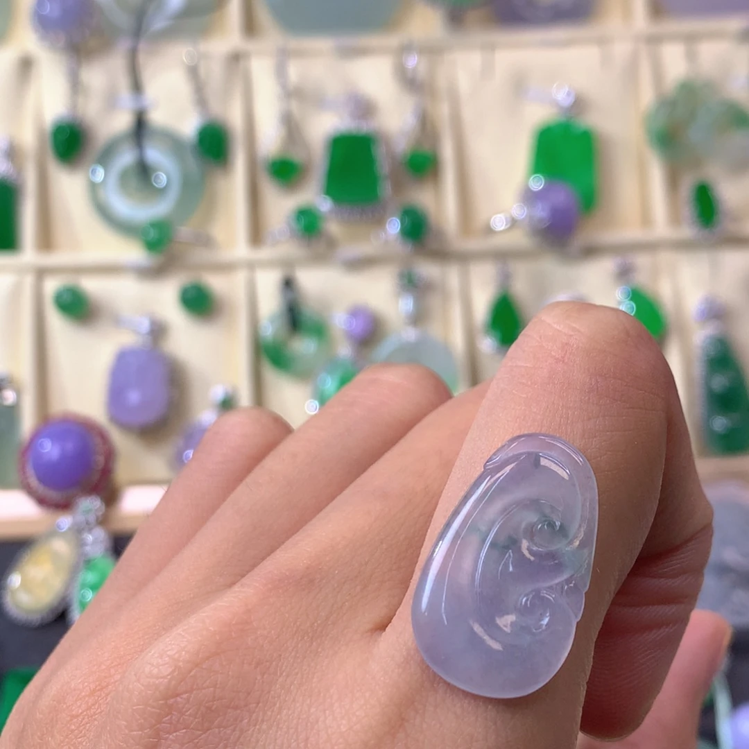 翡翠未镶嵌颈饰裸石