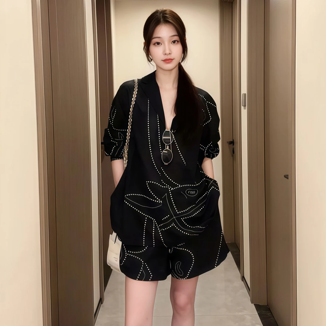 时尚高级设计感V领套装女2025夏季大码胖MM显白上衣+短裤两件套