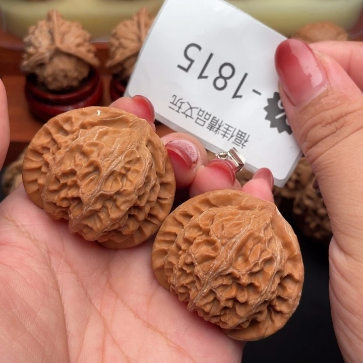 文玩核桃吊坠43毕业宫灯