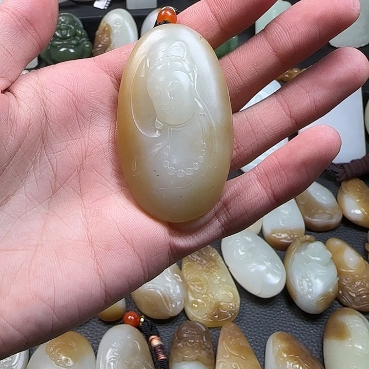 和田玉未镶嵌颈饰