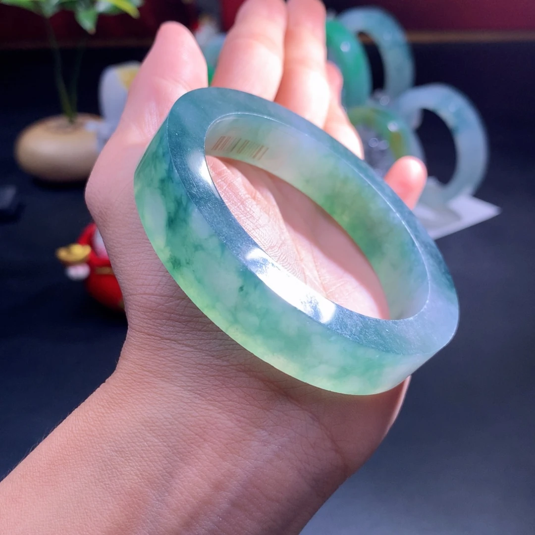 定制翡翠未镶嵌翡翠手镯