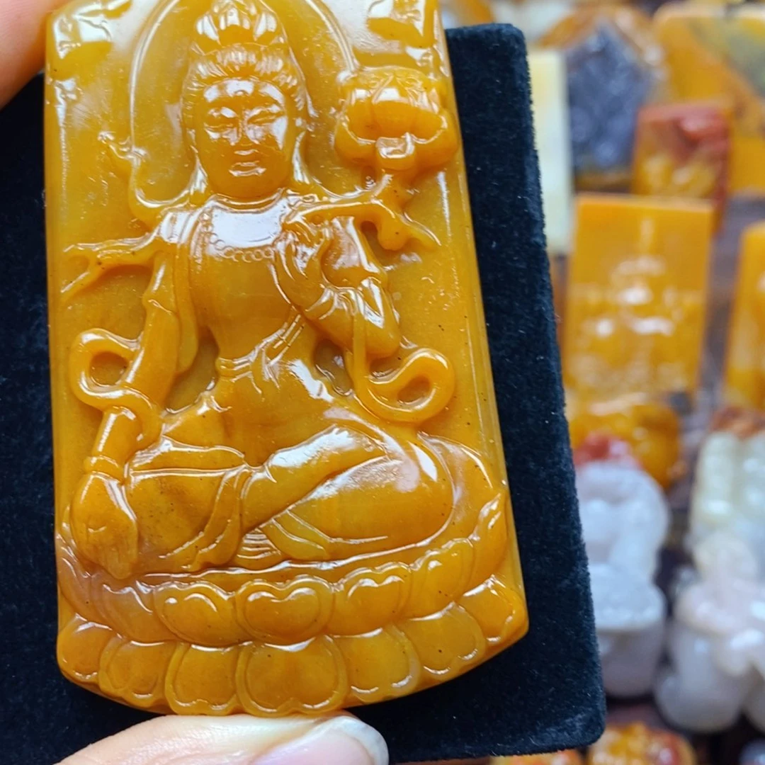 未镶嵌石英质玉（黄龙玉）颈饰