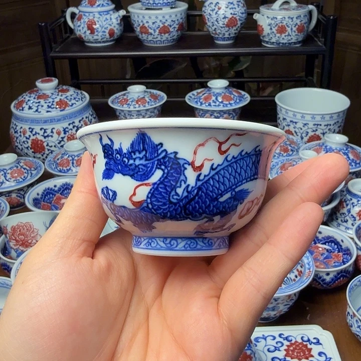 青花釉里红龙纹压手杯