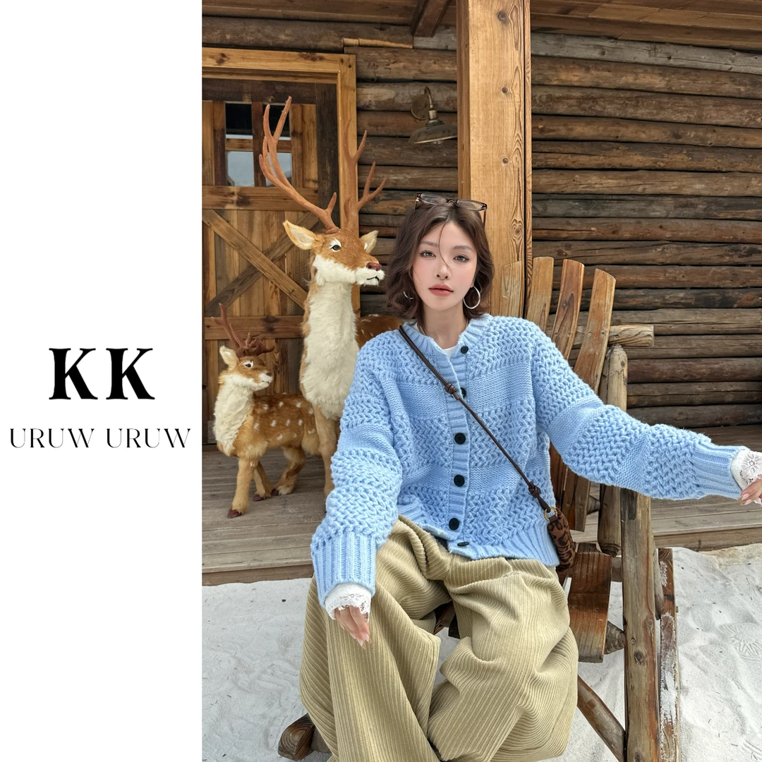 柯柯【街角初雪】设计感粗针织圆领多扣厚毛衣外套KN333