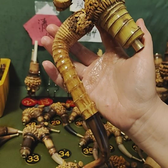 贵***雄贵州特色竹根烟斗工艺品手把件还是