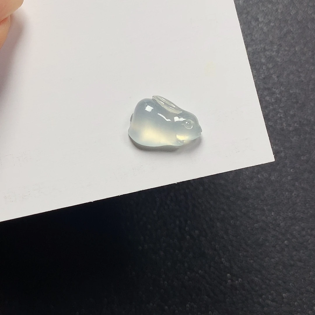 翡翠未镶嵌挂件兔子
