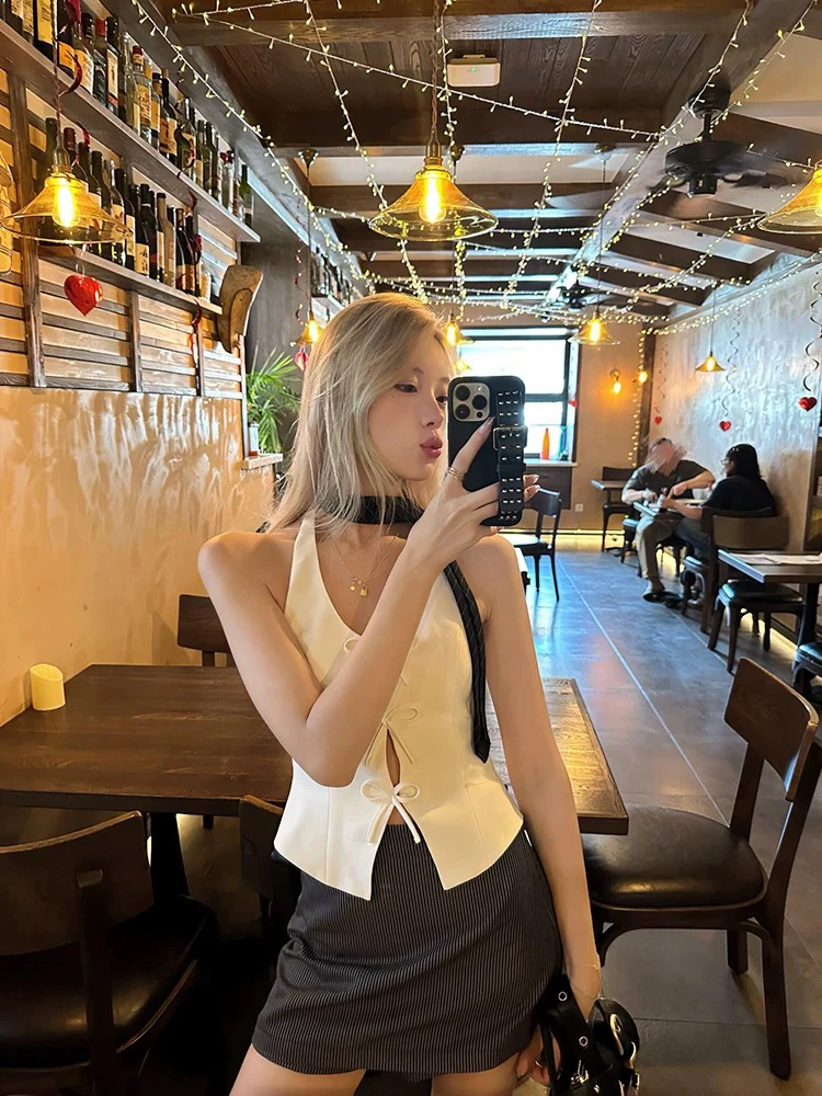 白色蝴蝶结挂脖背心