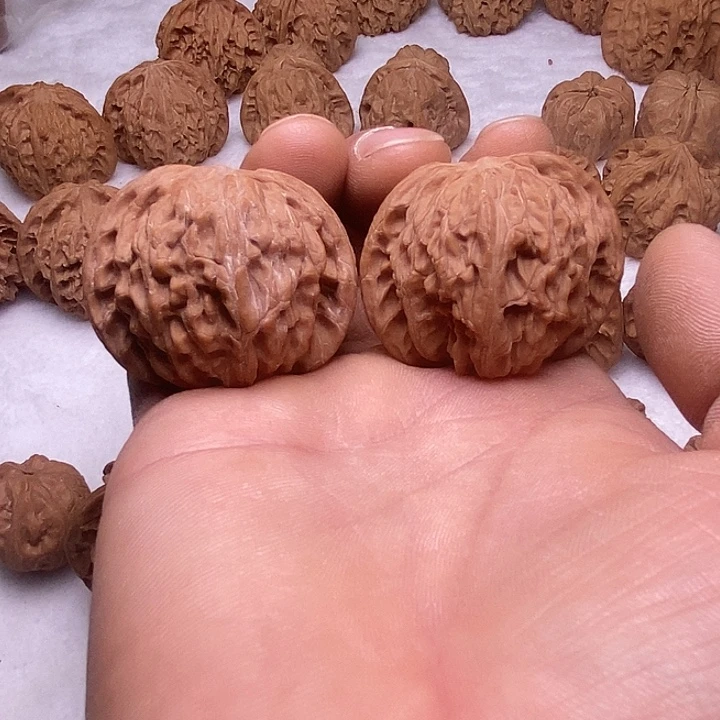 文玩核桃吊坠正磨