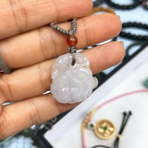 翡翠未镶嵌颈饰挂件