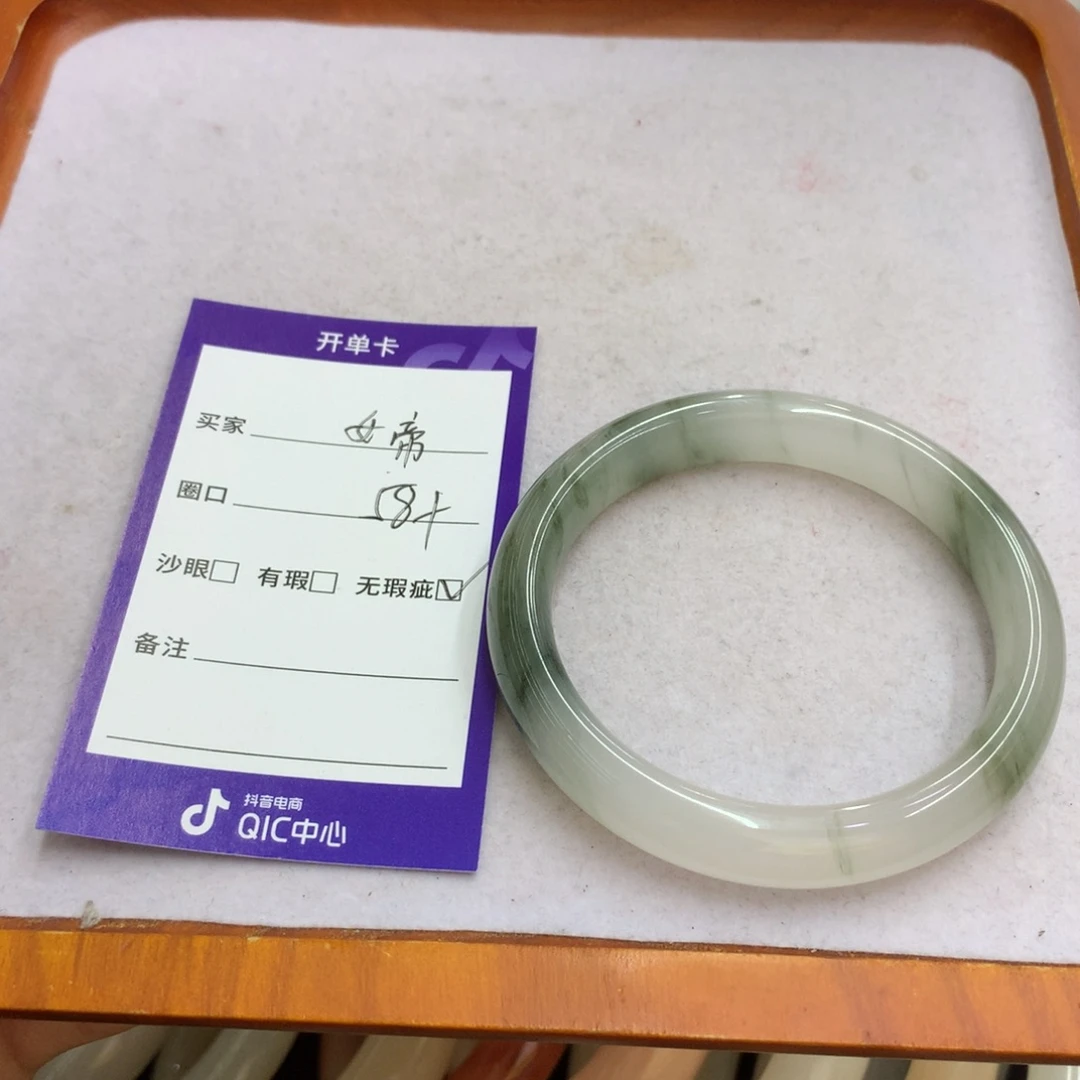 ****)未镶嵌手镯石英质玉