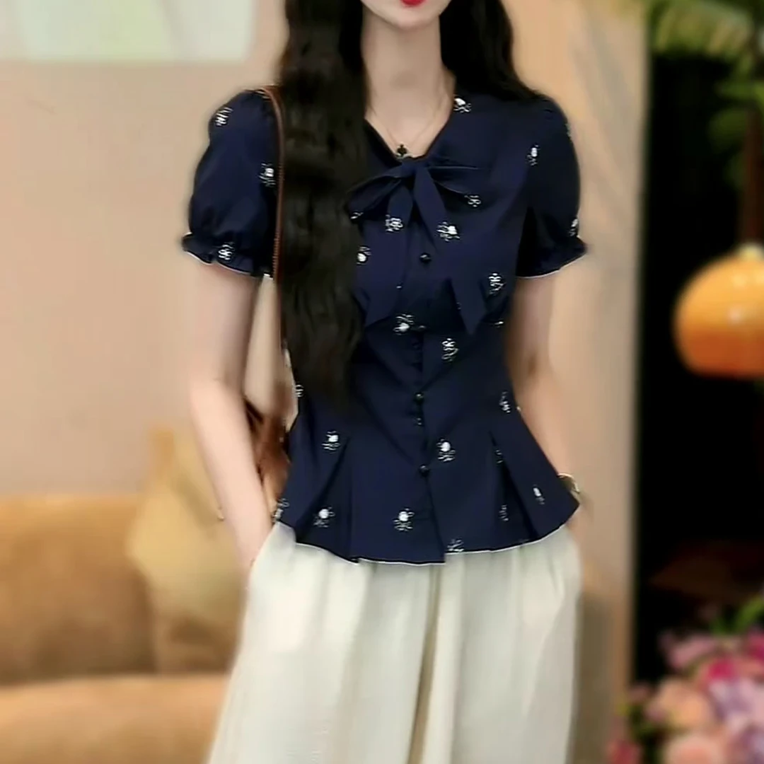 夏季洋气蝴蝶结泡泡袖碎花衬衣女装2025新款小众收腰印花小衫上衣