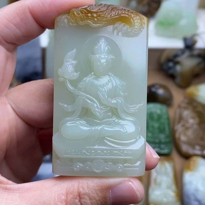 吉***a和田玉未镶嵌颈饰
