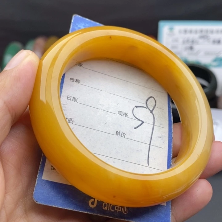 未镶嵌手镯石英质玉