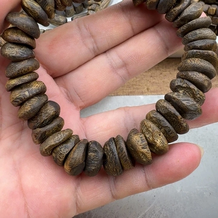 迪***心沉香手串乌身手串26克