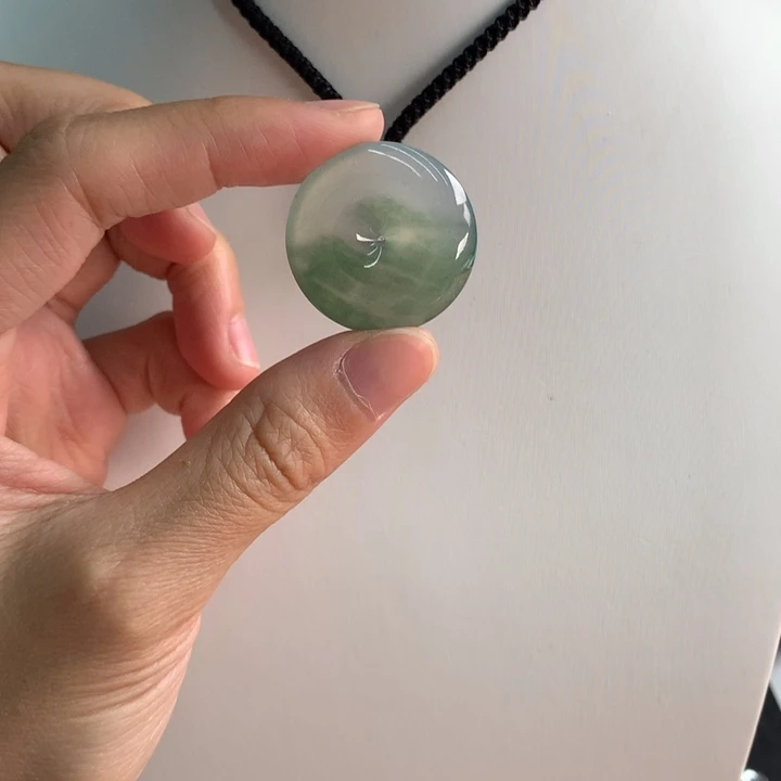 翡翠挂件未镶嵌….