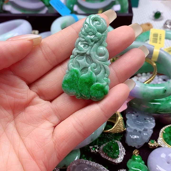 翡翠未镶嵌颈饰翡翠