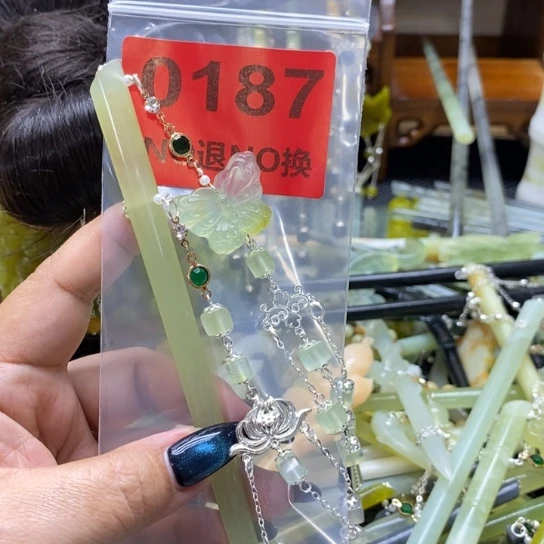 地***女未镶嵌蛇纹石玉发簪
