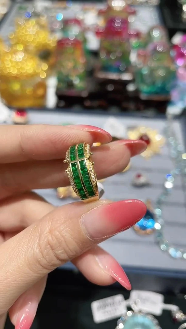 18K金镶嵌天然祖母绿戒指排戒双排款