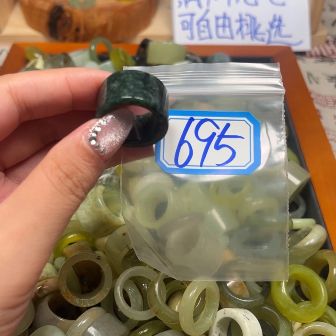 冬****蛇纹石玉未镶嵌珠宝奇石